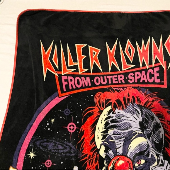 Steven Rhodes Killer Klowns from Outer Space Blanket - Picture 4 of 16